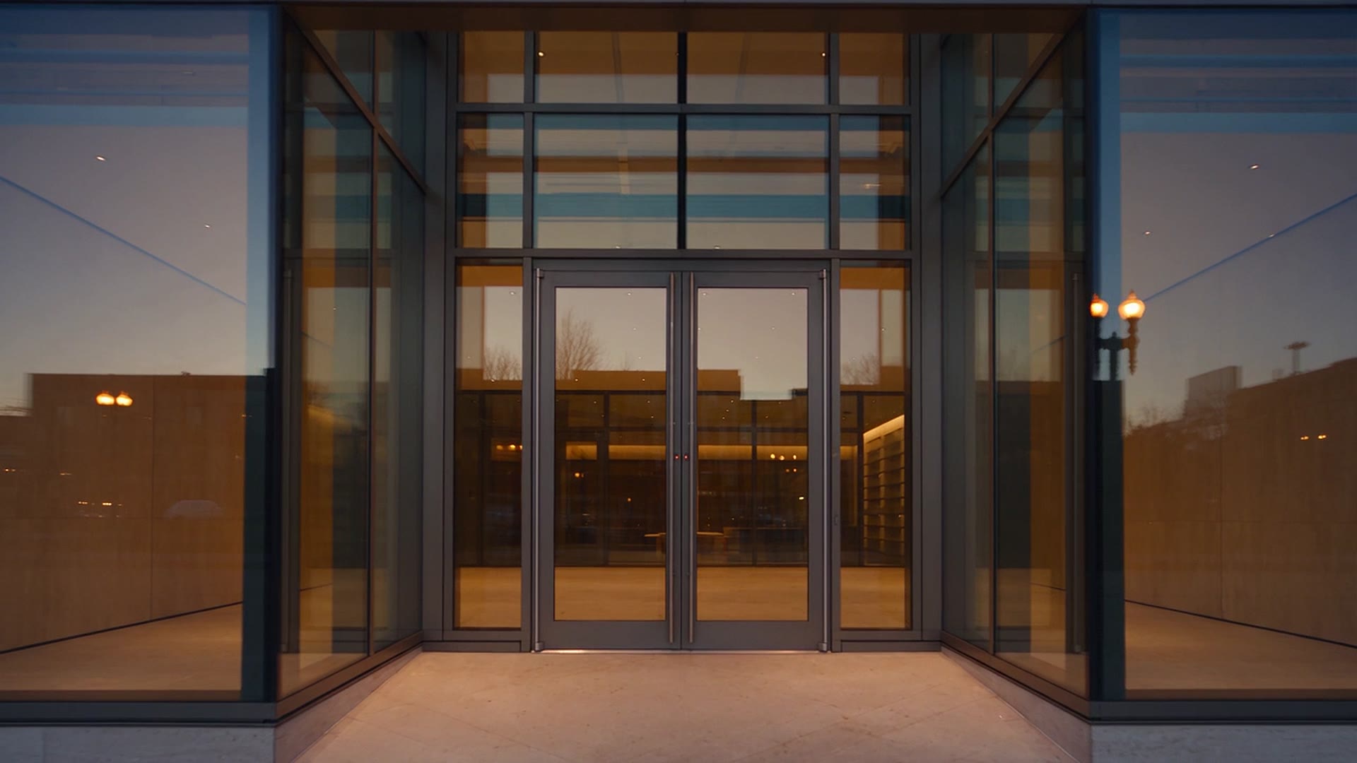 Frameless glass entrance on a commercial building in Washington DC